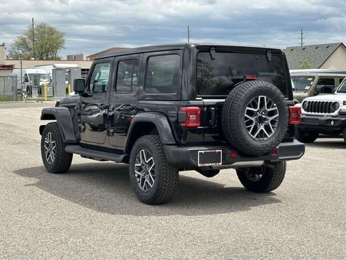 Black Clearcoat 2026 Jeep Wrangler Sahara