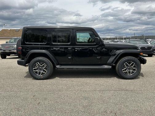 Black Clearcoat 2026 Jeep Wrangler Sahara