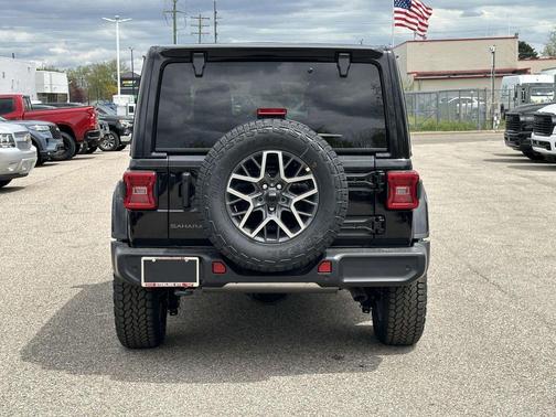 Black Clearcoat 2026 Jeep Wrangler Sahara