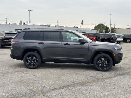 2025 Jeep Grand Cherokee L Laredo