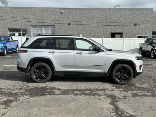 2023 Jeep Grand Cherokee Altitude