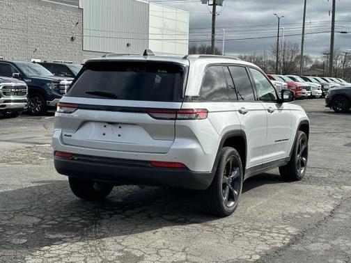 2023 Jeep Grand Cherokee Altitude