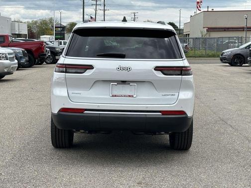 Bright White Clearcoat 2026 Jeep Grand Cherokee L Laredo
