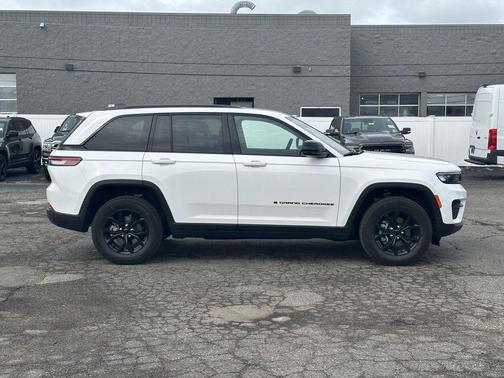 2024 Jeep Grand Cherokee Laredo