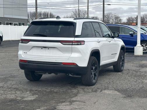 2024 Jeep Grand Cherokee Laredo