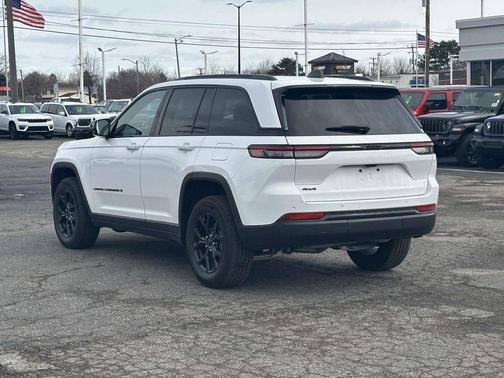 2024 Jeep Grand Cherokee Laredo