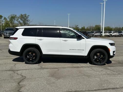 2025 Jeep Grand Cherokee L Laredo