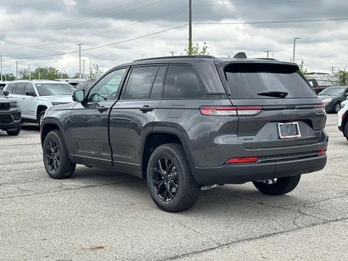 2025 Jeep Grand Cherokee Laredo