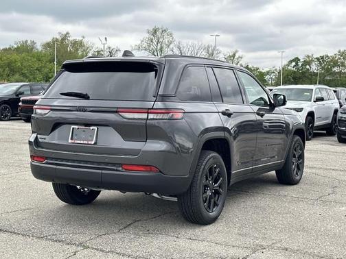 2025 Jeep Grand Cherokee Laredo