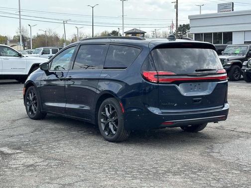 Blue Pearl 2023 Chrysler Pacifica Touring-L