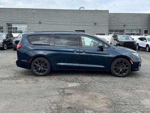 Blue Pearl 2023 Chrysler Pacifica Touring-L