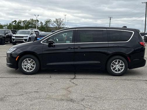 Diamond 2027 Chrysler Pacifica SELECT