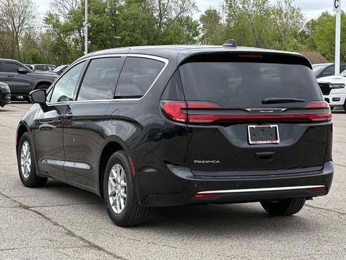 Diamond 2027 Chrysler Pacifica SELECT