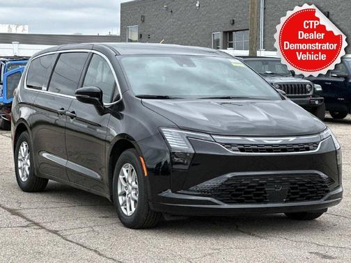 Diamond Black 2027 Chrysler Pacifica SELECT