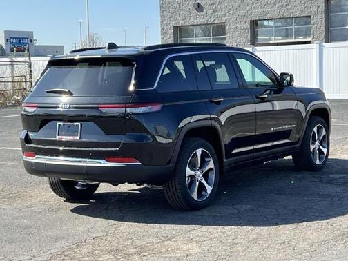2025 Jeep Grand Cherokee 4xe Base