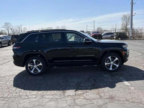 2025 Jeep Grand Cherokee 4xe Base