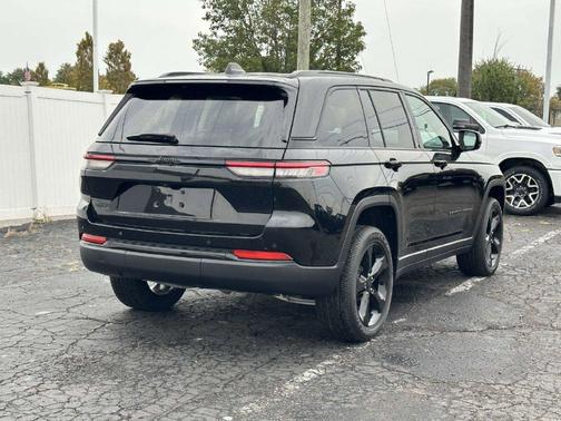 Diamond Black 2024 Jeep Grand Cherokee Laredo