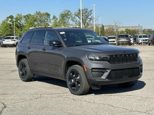 2025 Jeep Grand Cherokee Laredo