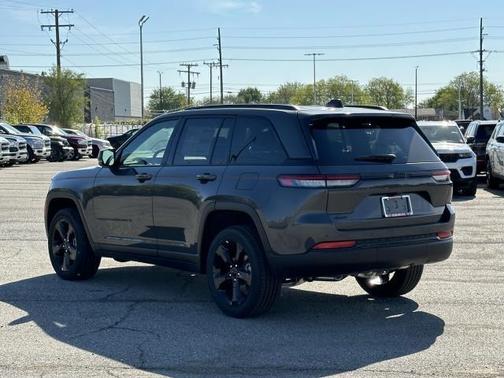 2025 Jeep Grand Cherokee Laredo
