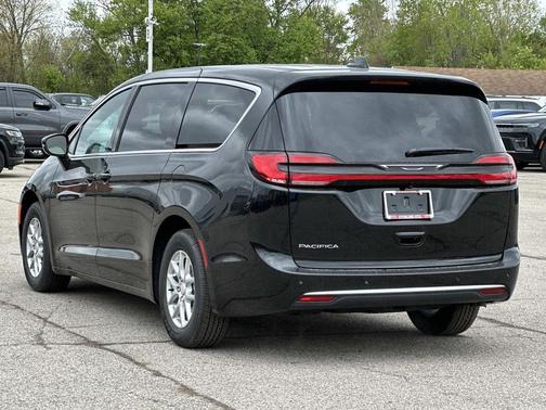 Diamond 2027 Chrysler Pacifica SELECT