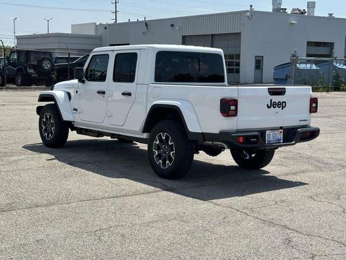 Bright White Clearcoat 2026 Jeep Gladiator Sport