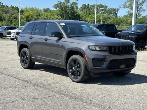 2025 Jeep Grand Cherokee Laredo