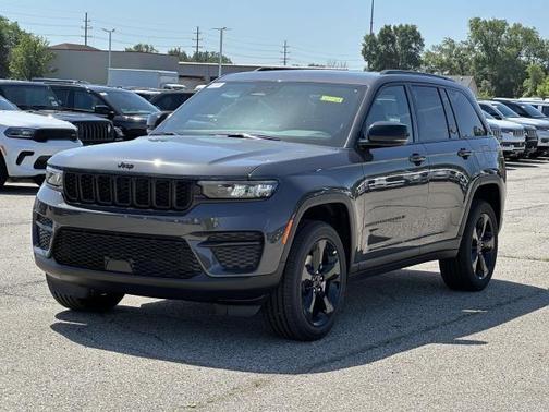2025 Jeep Grand Cherokee Laredo