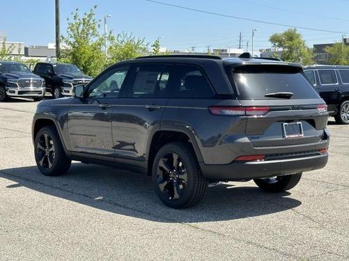 2025 Jeep Grand Cherokee Laredo