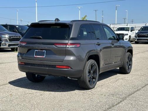 2025 Jeep Grand Cherokee Laredo