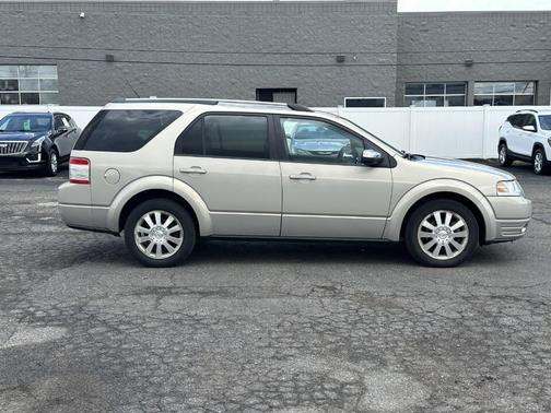 Gold 2009 Ford Taurus X Limited