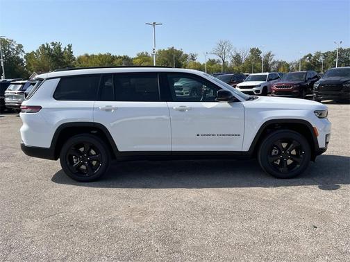 2025 Jeep Grand Cherokee L Laredo