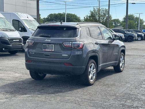 Granite Crystal Clearcoat Metallic 2023 Jeep Compass Latitude