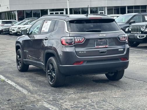 Crystal Metallic 2023 Jeep Compass Latitude