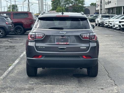 Crystal Metallic 2023 Jeep Compass Latitude