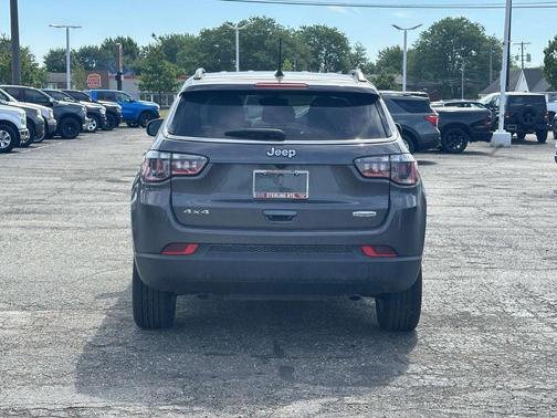 Granite Crystal Clearcoat Metallic 2023 Jeep Compass Latitude