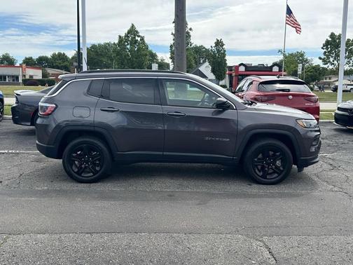 Crystal Metallic 2023 Jeep Compass Latitude