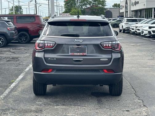 Crystal Metallic 2023 Jeep Compass Latitude