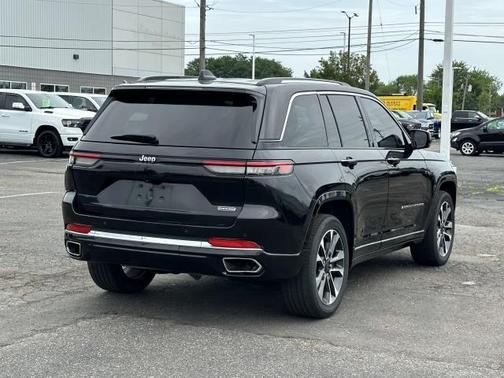 2022 Jeep Grand Cherokee Overland