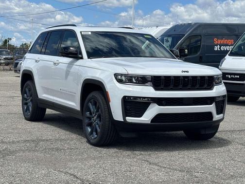 Bright White Clearcoat 2026 Jeep Grand Cherokee Sport