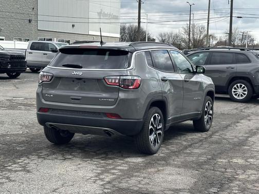 Sting Gray Clearcoat 2023 Jeep Compass Limited
