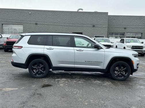 2023 Jeep Grand Cherokee L Laredo