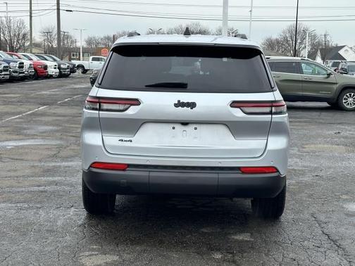 2023 Jeep Grand Cherokee L Laredo
