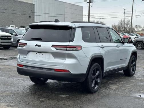 2023 Jeep Grand Cherokee L Laredo