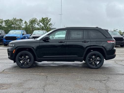 2025 Jeep Grand Cherokee Laredo