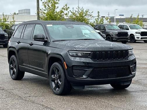 2025 Jeep Grand Cherokee Laredo