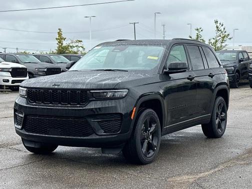 2025 Jeep Grand Cherokee Laredo