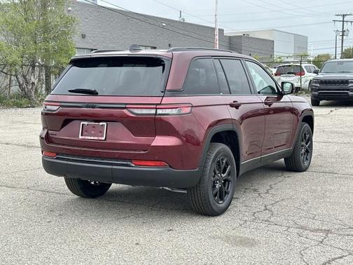 2025 Jeep Grand Cherokee Laredo