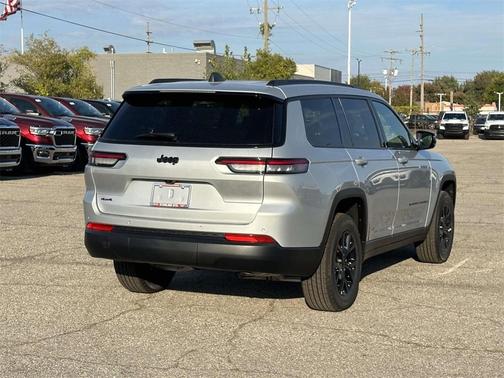 2025 Jeep Grand Cherokee L Laredo