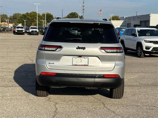 2025 Jeep Grand Cherokee L Laredo