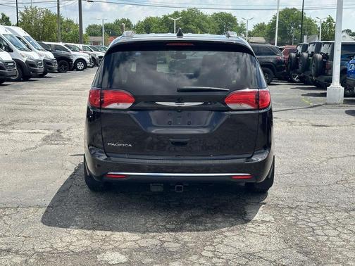 Cordovan 2018 Chrysler Pacifica Touring-L Plus